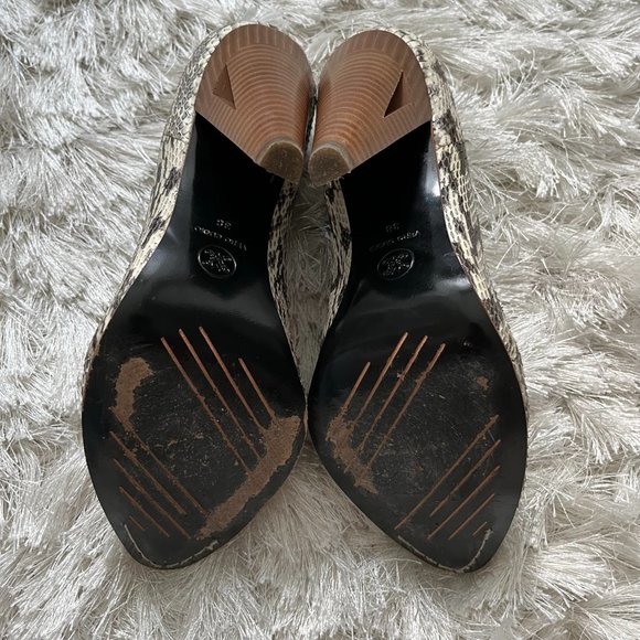 Modern Vintage "Raphie" Sz 8 Leather Heels - Picture 5 of 10